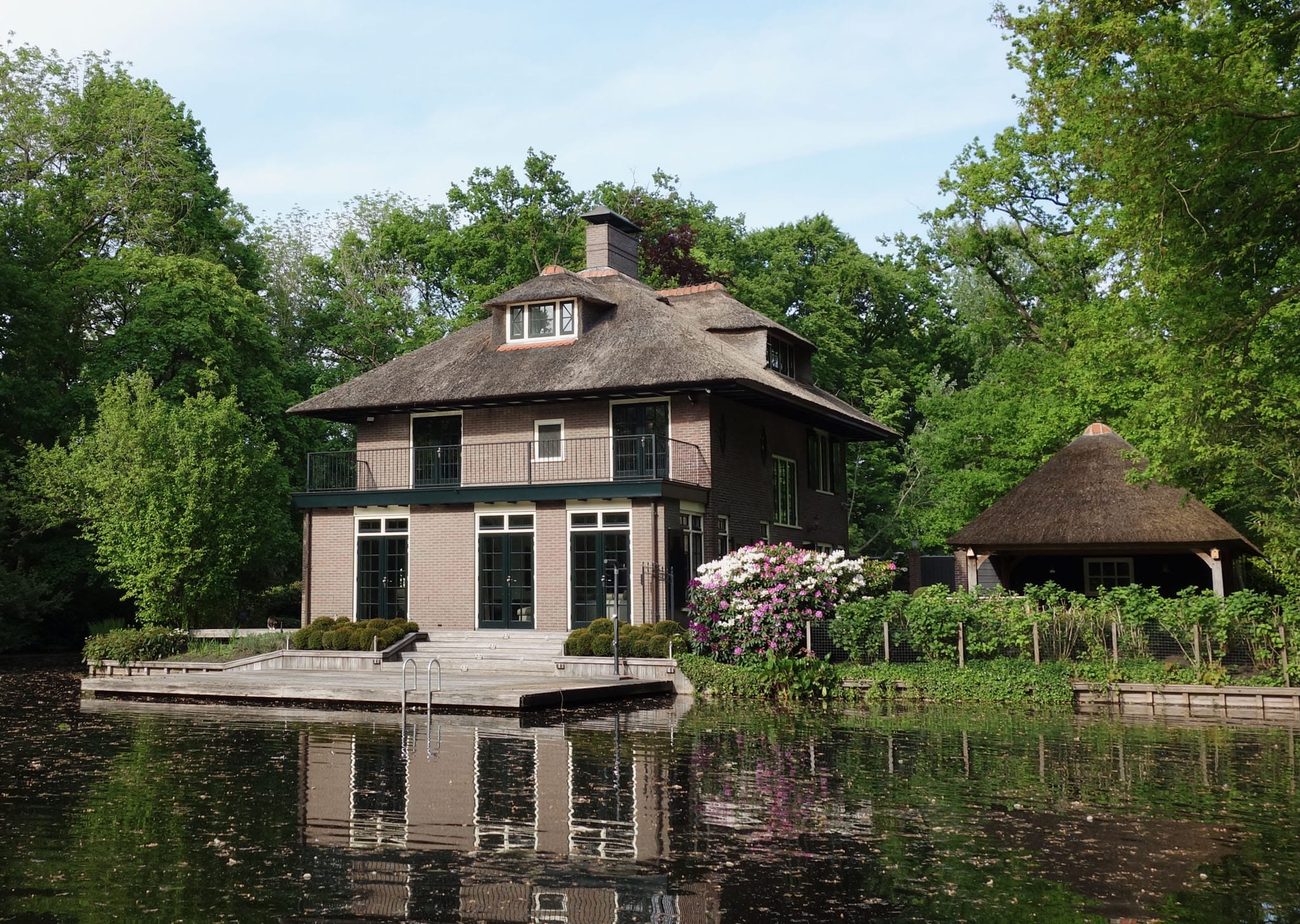 Buitenplaats Vijverbosch aan de vijver